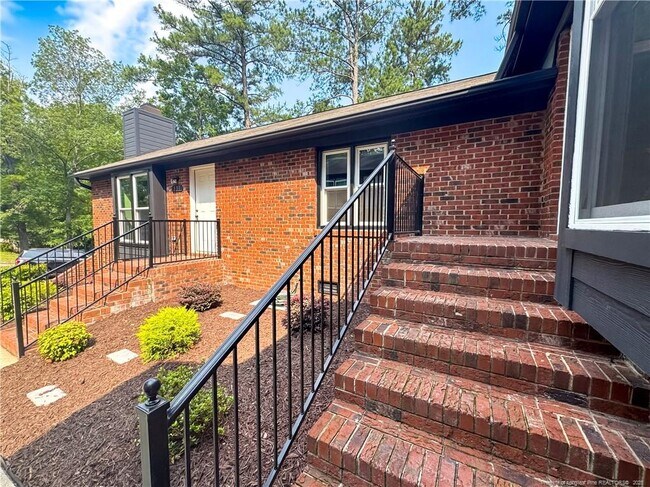 Building Photo - 533 Coronation Dr