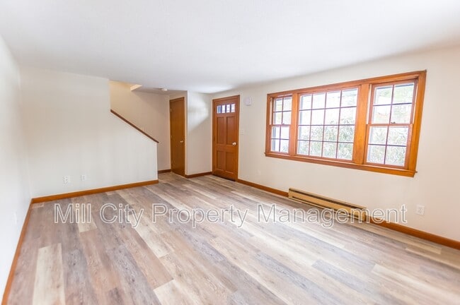 Building Photo - 64 South Rd