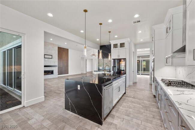 Building Photo - 6243 Carol Butte Ct