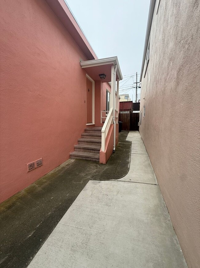 Building Photo - 3-Bedroom Home for Rent – Ready for Move-I...