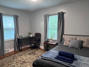 Building Photo - 1836 S Robberson Ave