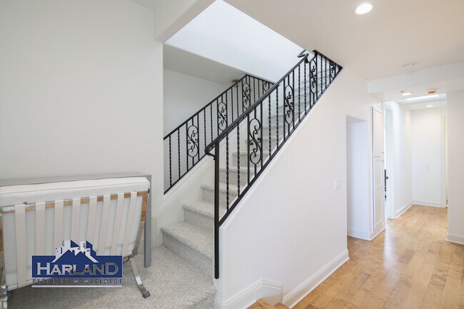 Building Photo - 760 Bonair Pl