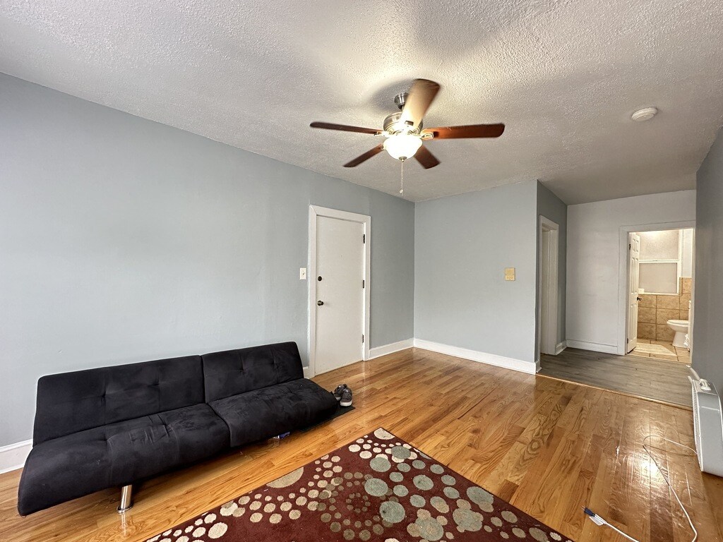 Building Photo - 5672 N Ridge Ave