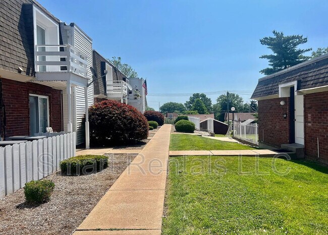 Building Photo - 9971 Chateau Roi Dr