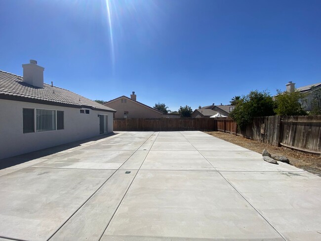 Building Photo - Silver Creek Beauty