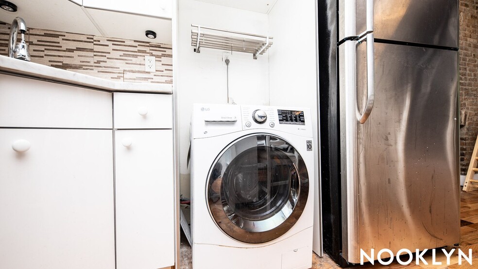 Building Photo - 68 Halsey St