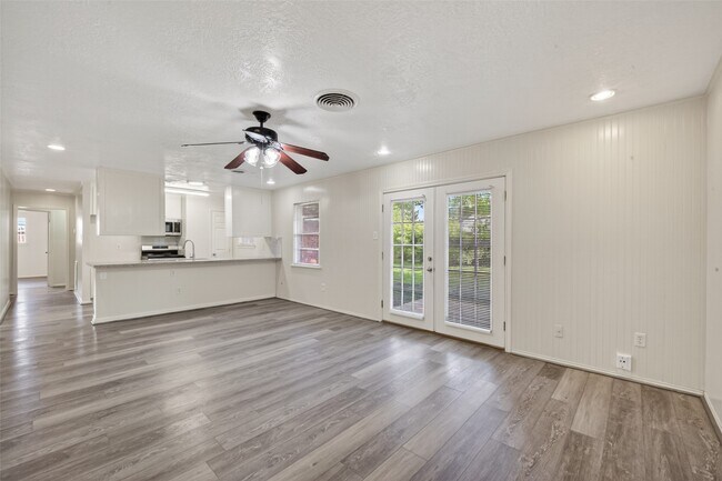 Building Photo - 9667 Meadowvale Dr