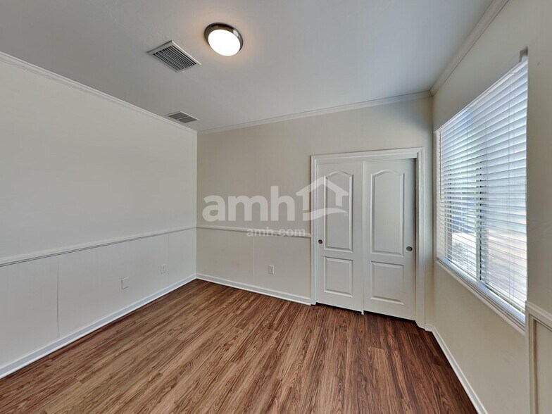 Building Photo - 6661 E Gehrig Ln