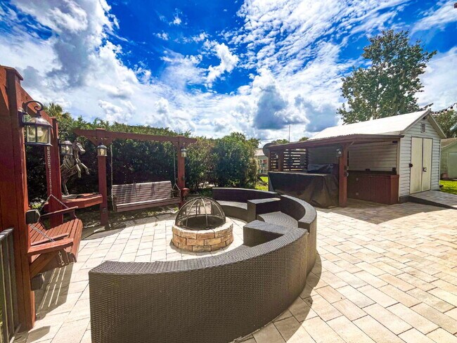 Building Photo - "Charming 2-Bedroom Retreat in River Ranch...