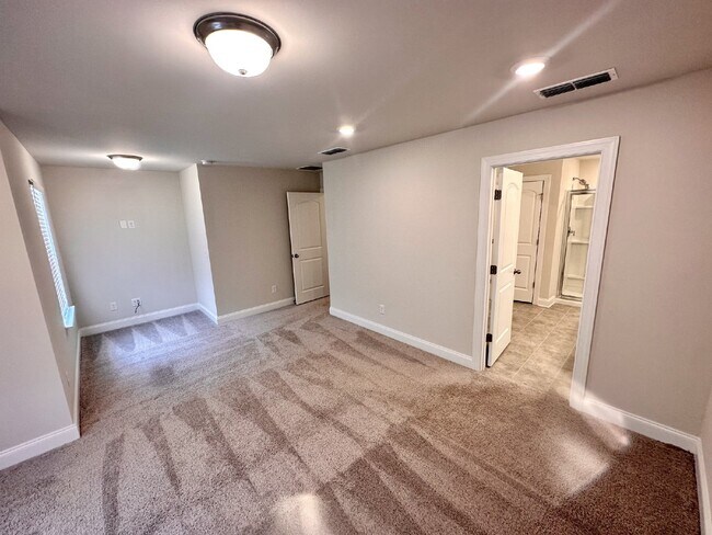 Building Photo - 304 Cheval Dr
