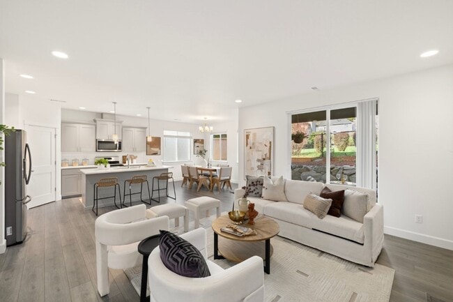Building Photo - 4Bd/3.5Ba Covington House