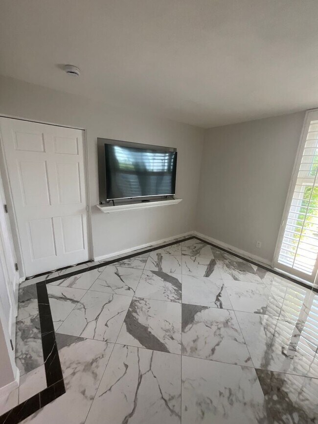 Building Photo - 42415 Rancho Las Palmas Dr