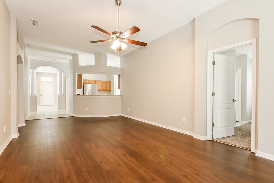 Building Photo - 9732 White Barn Way