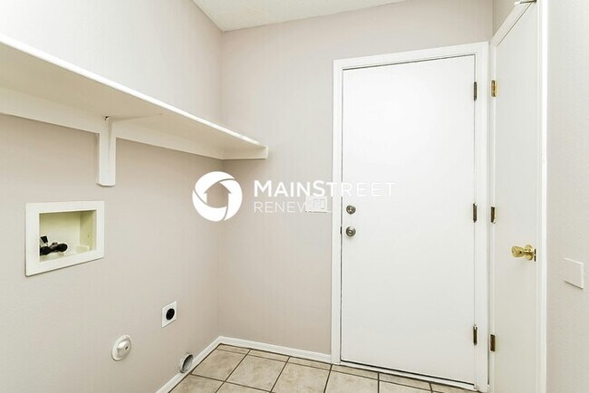 Building Photo - 3 Bedroom Pet-Friendly Home in Tucson, AZ with Main Street Renewal