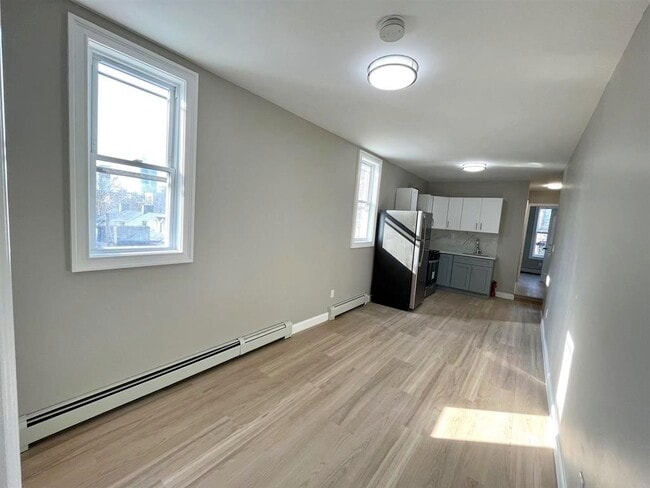 Building Photo - 208 7th St