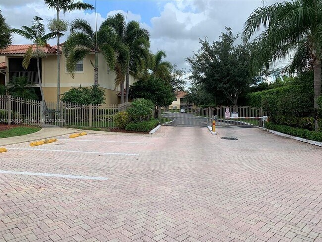 Building Photo - 1247 SW 46th Ave