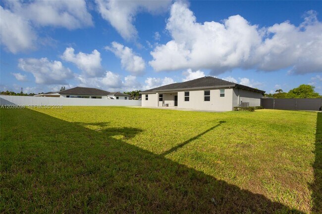 Building Photo - 29071 SW 171st Ave