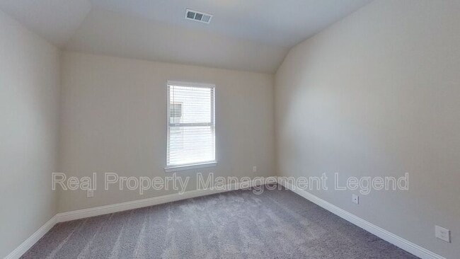 Building Photo - 6117 Horsetail Dr