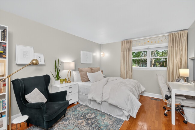 Building Photo - 930 Norland Rd