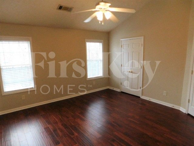 Building Photo - 830 James Ridge Dr