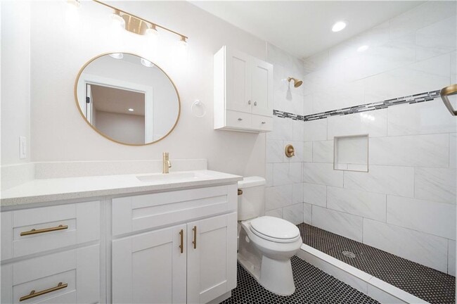 Building Photo - 2515 Berkett Dr