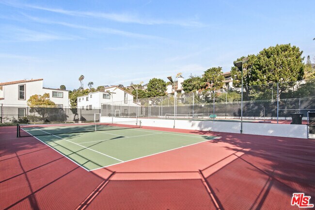 Building Photo - 1578 Palisades Dr