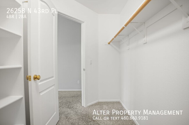 Building Photo - NEWER QUARTZ 4BR 2B