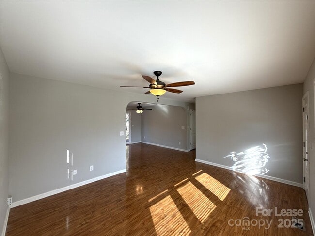 Building Photo - 1601 Starbrook Dr