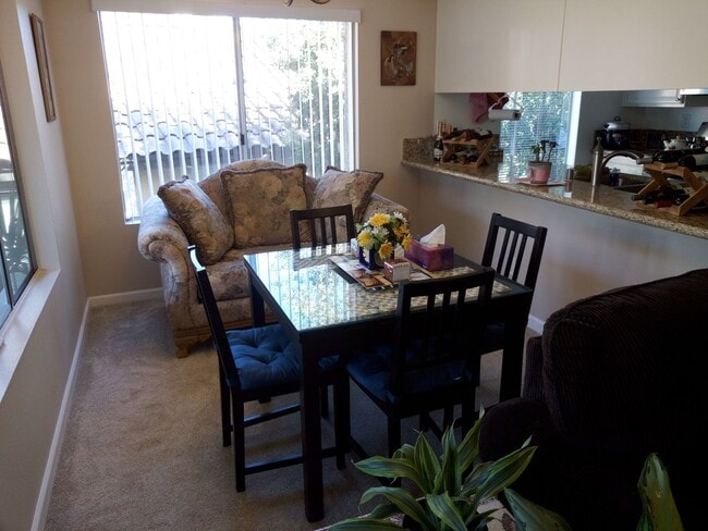 Building Photo - AVAILABLE NOW FOR PRE-PLEASING! 2 BEDROOM ...