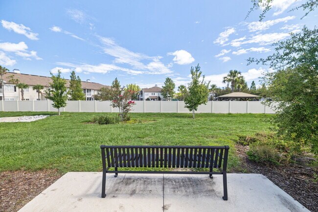 Building Photo - "Charming Water-view Retreat in a gated co...