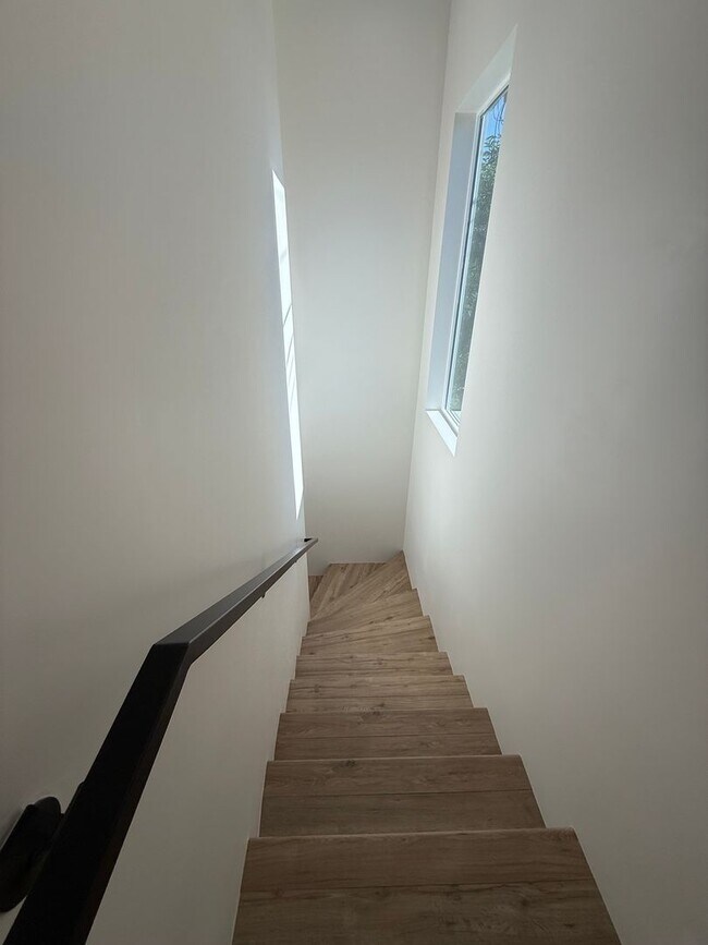 Building Photo - All solar new construction 3/3 house