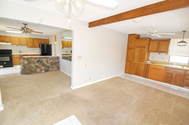 Building Photo - Island Living Awaits in South Maui in the desirable Keonekai Heights neighborhood- Move in Specia...