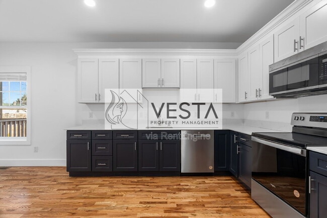 Building Photo - 510 Deaverview Rd