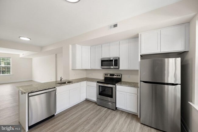 Building Photo - 715 Pony Ln