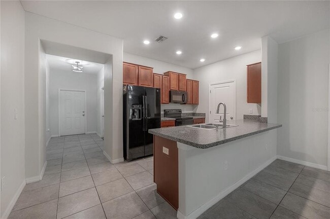 Building Photo - 10687 Lake Montauk Dr