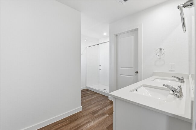 Building Photo - 3022 La Latina Dr