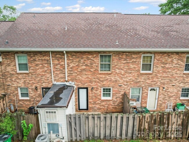 Building Photo - 6436 Old Pineville Rd