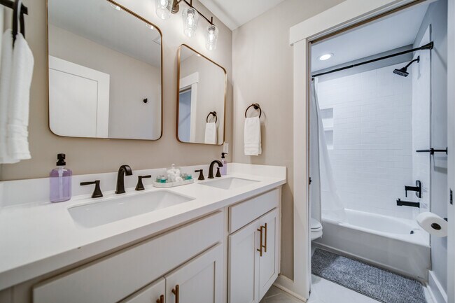 Unit A1 & Unit A2 Shared Bathroom - 253 Sciple Terrace NW