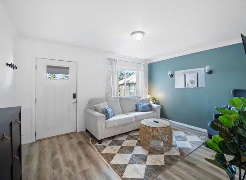 Living Room - 2117 W Riverside Ave