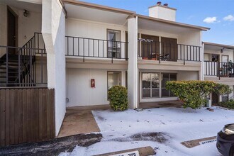 Building Photo - 6910 Hart Ln