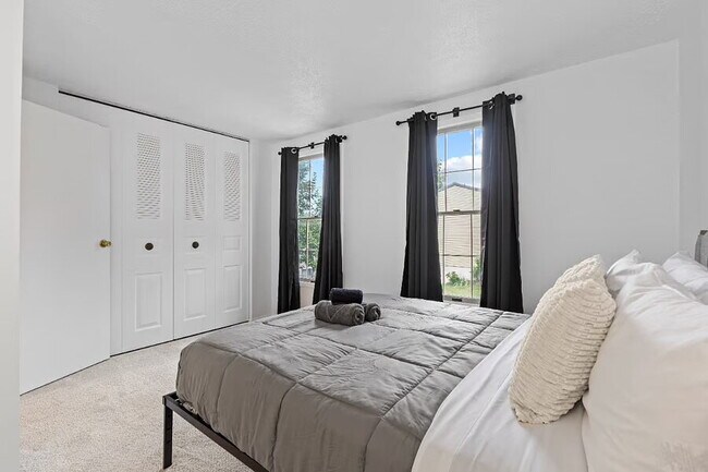 Building Photo - The Gunners Lake Gem | Modern 2BR Furnished Townhouse