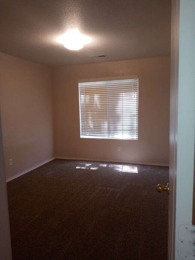 Building Photo - 9900 Sunshine Mesa Dr NW