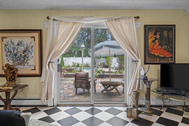 Building Photo - 27 Squire Ct