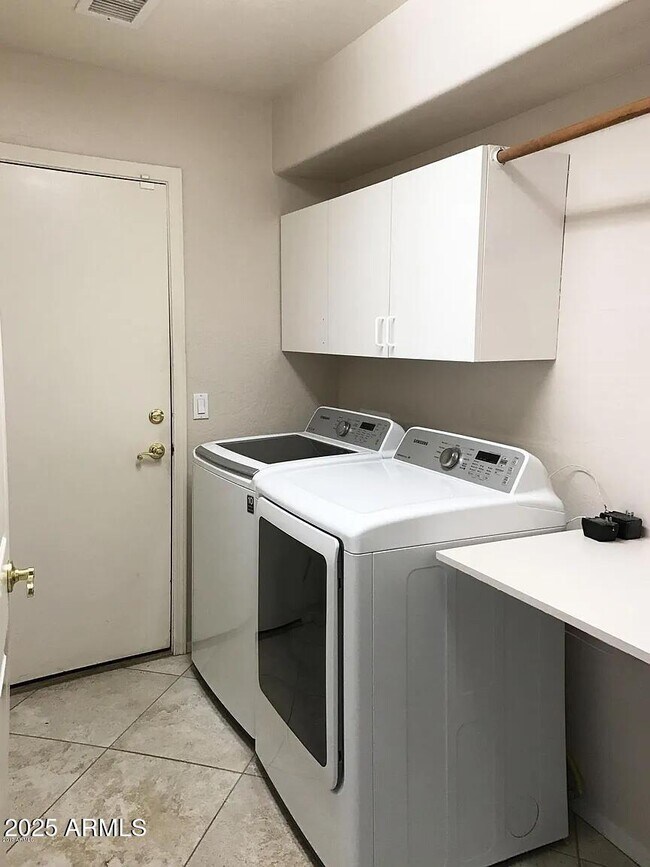 Building Photo - 6406 W El Cortez Pl