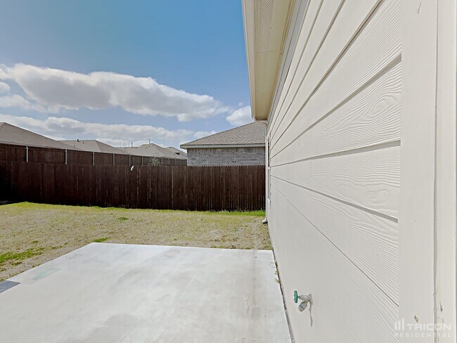 Building Photo - 747 Myrtle Ln