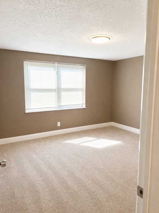 Building Photo - 978 Warder Ave