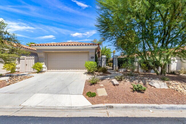 Building Photo - 502 Desert Holly Dr