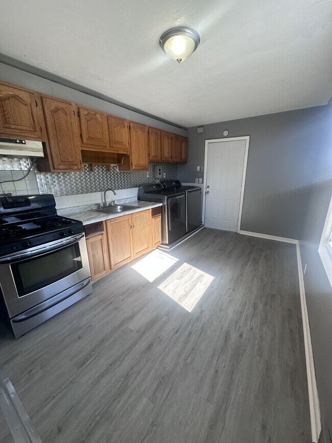 Building Photo - 16313 Clearview Ave