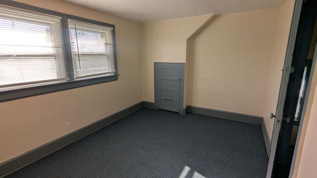 Building Photo - 3-Bedroom, 1-Bathroom Single Family Home for Rent in Akron, Ohio