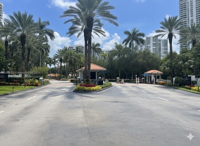 Building Photo - 3600 Mystic Pointe Dr
